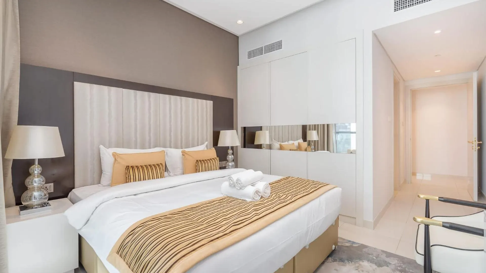 Spacious And Modern 3 Bedroom Perfect For Family Dubai Apartment